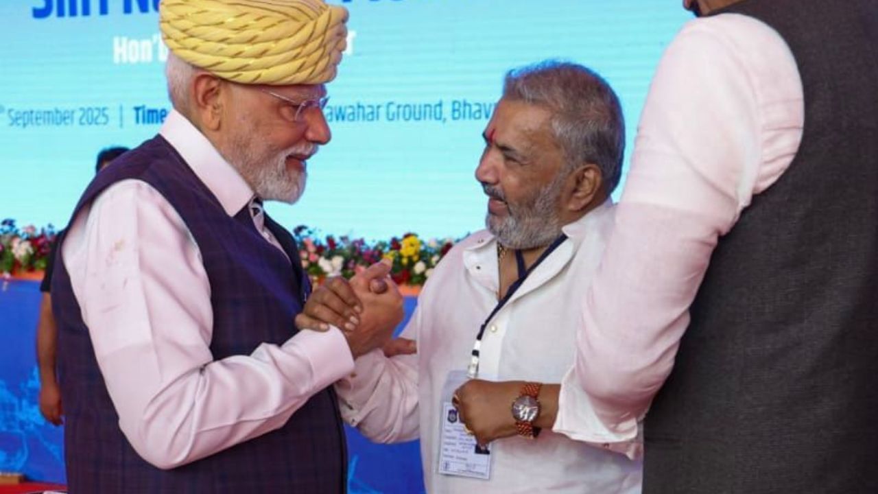 સોલંકી ગુજરાતની કોળી જ્ઞાતિમાંથી આવે છે. પરષોત્તમભાઈ સોલંકી કોળી સમાજના દિગ્ગજ નેતા છે.