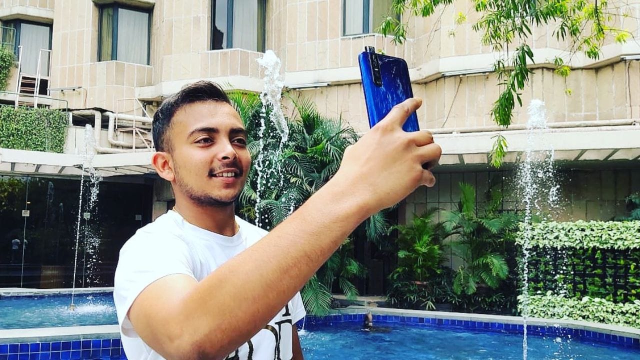 ટીમ ઈન્ડિયા અને IPLમાંથી લાંબા સમયથી બહાર ચાલી રહેલ પૃથ્વી શોએ મુંબઈ સામેની પ્રેક્ટિસ મેચમાં શાનદાર સદી ફટકારી હતી, પૃથ્વીએ માત્ર 18 વર્ષની ઉંમરે ટીમ ઈન્ડિયા માટે ડેબ્યૂ કર્યું હતું અને પોતાની ડેબ્યૂ મેચમાં સદી ફટકારીને ઇતિહાસ રચ્યો હતો.