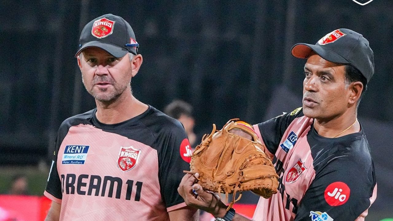 એક રિપોર્ટ મુજબ ફ્રેન્ચાઈઝીના એક અધિકારીએ પુષ્ટી કરી છે. સુનીલ જોશીએ લેટર લખીને ટીમને જાણકારી આપી છે. ટીમથી અલગ થઈ રહ્યો છે. તેમણે હેડ કોચ રિકી પોન્ટિંગને પણ વ્યક્તિગત રુપથી પોતાના આ નિર્ણય વિશે જણાવ્યું છે. તમને જણાવી દઈએ કે, જોશી પહેલા પંજાબ કિંગ્સની સાથે હેડ કોચ અનિલ કુંબલેની અંડરમાં કામ કરી ચૂક્યા છે. તે થોડા સમય માટે ઉત્તરપ્રદેશ રાજ્ય ટીમના હેડ કોચ પણ રહી ચૂક્યા છે. આ સિવાય તે ટીમ ઈન્ડિયાના ચીફ સીલેક્ટર તરીકે પણ કામ કરી ચૂક્યા છે.