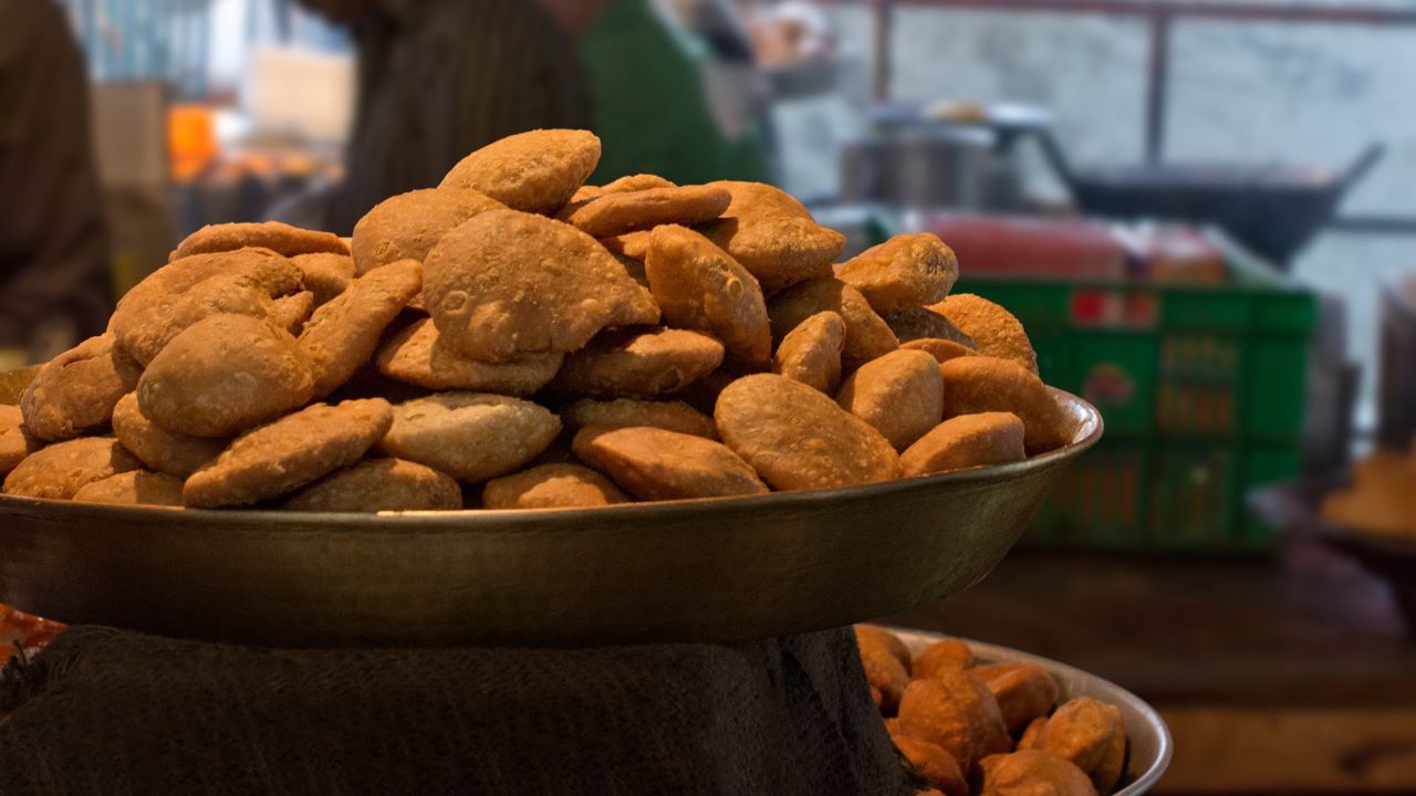 Pyaaz Kachori Recipe (1)