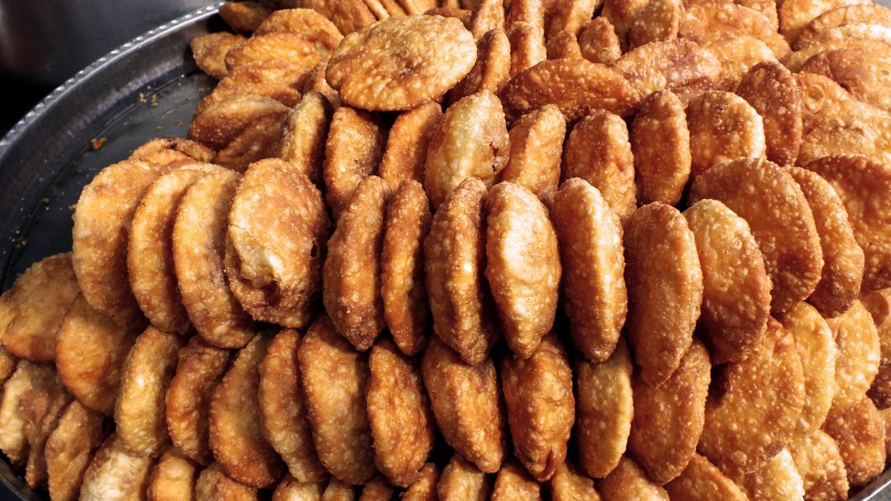 Pyaaz Kachori Recipe (4)