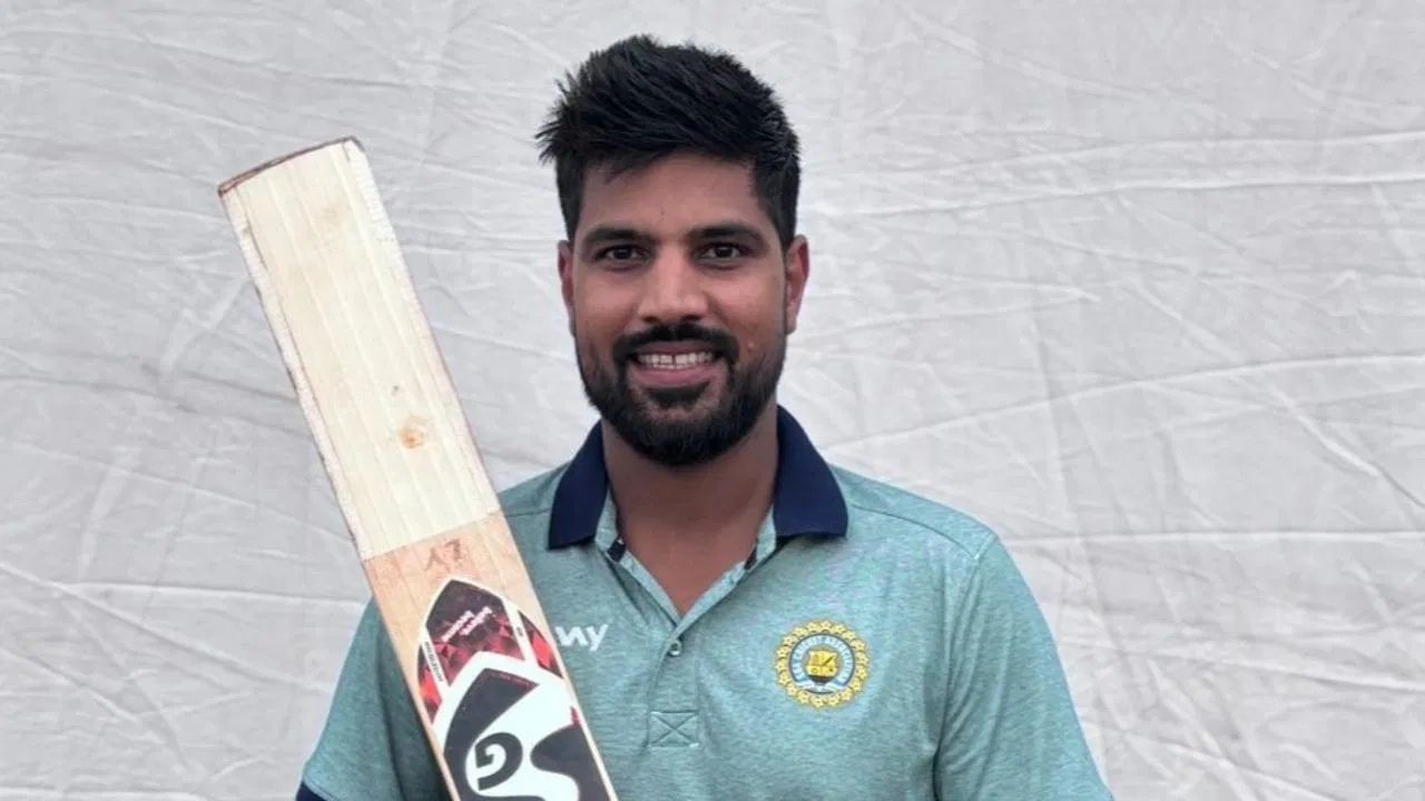 અભિનવ તેજરાના ઉપરાંત, લલિત યાદવે પણ ચંદીગઢ સામે બેવડી સદી ફટકારી હતી. લલિત યાદવે 22 ચોગ્ગા અને 4 છગ્ગાની મદદથી 213 રન બનાવ્યા હતા. તેણે 393 બોલનો સામનો કર્યો હતો, જેના કારણે ગોવાને પ્રથમ ઈનિંગમાં 566 રન બનાવવામાં મદદ મળી.