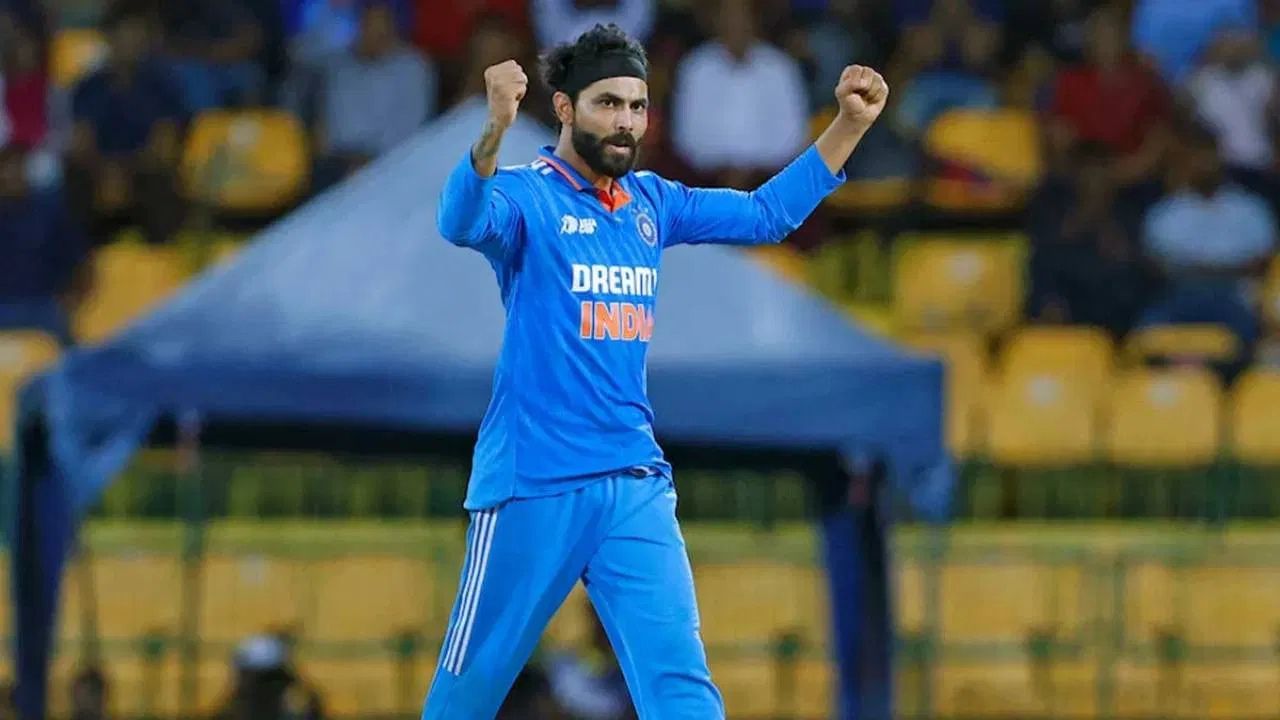 રવિન્દ્ર જાડેજાએ ચેમ્પિયન્સ ટ્રોફી 2025માં ફક્ત પાંચ વિકેટ લીધી અને માત્ર 50 રન બનાવ્યા હતા. જોકે અજીત અગરકરે કહ્યું હતું કે ઓસ્ટ્રેલિયામાં વધુ સ્પિનરોની જરૂર નથી, એટલા માટે જાડેજાની પસંદગી થઈ નથી. 