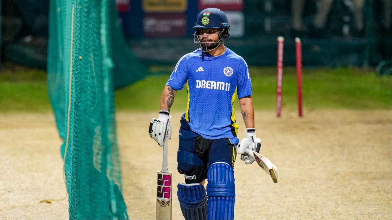 રિંકુ સિંહે ભલે પોતાનું બાળપણ ગરીબીમાં વિતાવ્યું હોય. પણ હવે તેની પરિસ્થિતિ અલગ છે. ક્રિકેટે તેનું જીવન બદલી નાખ્યું છે. રિંકુ સિંહ હવે કરોડપતિ છે.