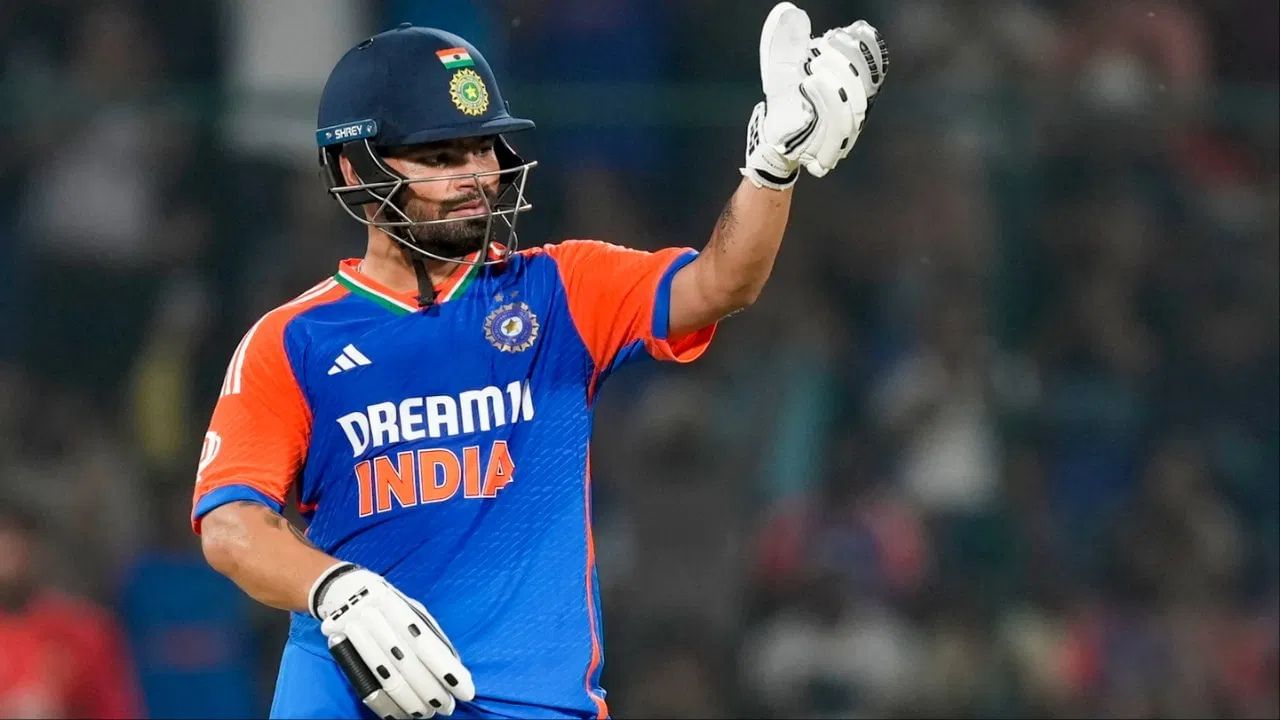 એક અહેવાલ મુજબ, 2025માં રિંકુ સિંહની કુલ સંપત્તિ 20 કરોડ રૂપિયાથી વધુ હોવાનો અંદાજ છે. રિંકુ સિંહ પાસે આવકના ઘણા સ્ત્રોત છે, પરંતુ તે ચાર સ્ત્રોતોમાંથી સૌથી વધુ પૈસા કમાય છે.