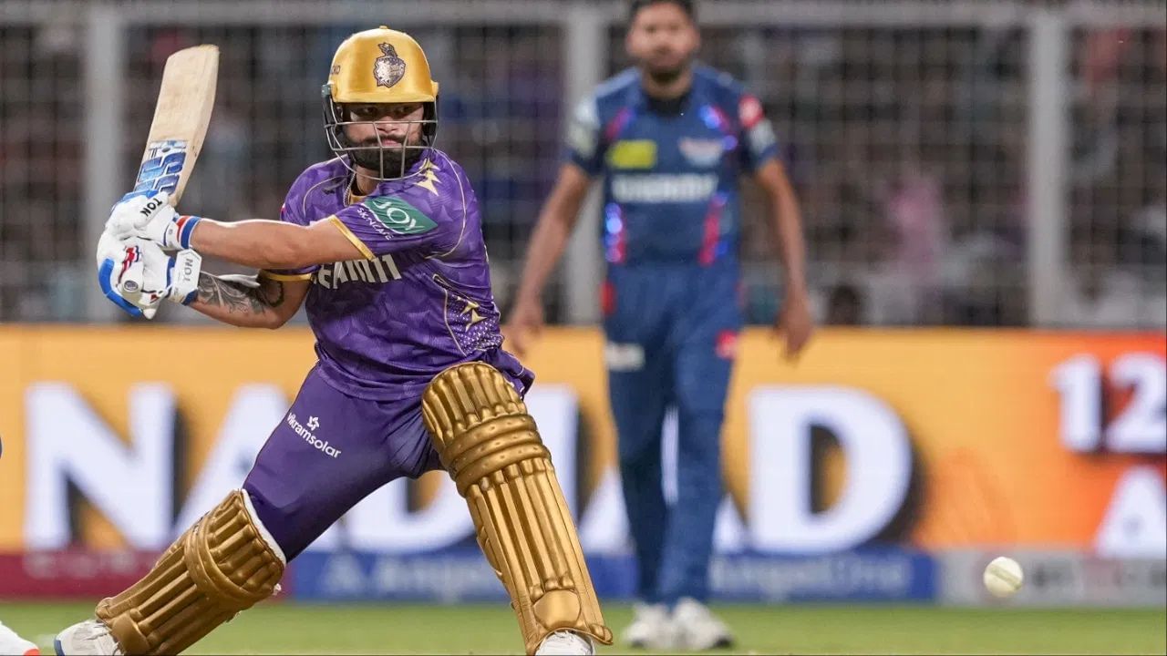 રિંકુ સિંહની આવકનો મુખ્ય સ્ત્રોત તેનો BCCI કરાર છે, જેનાથી તે વાર્ષિક 1 કરોડ રૂપિયા કમાય છે. તે બોર્ડ સાથે ગ્રેડ C કરાર ધરાવે છે. તેની આવકનો બીજો સ્ત્રોત તેનો IPL કરાર છે, જ્યાં તેનો KKR સાથે 13 કરોડ રૂપિયાનો કરાર છે. 