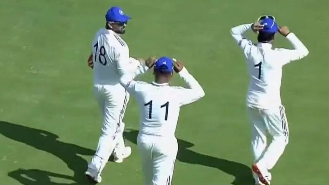 રિષભ પંતે તેની કમબેક મેચમાં બધાની ધ્યાન ખેંચ્યું હતું કારણકે તે  18 નંબરની જર્સી પહેરીને મેદાનમાં ઉતર્યો હતો. તે 18 નંબરની જર્સી પહેરી મેદાનમાં ઉતર્યો છે. 