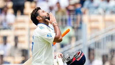 ટીમ ઈન્ડિયાનો વિકેટકીપર બેટ્સમેન રિષભ પંત ઈજાને કારણે છેલ્લા કેટલાક મહિનાઓથી ક્રિકેટના મેદાનથી દૂર છે. ઈંગ્લેન્ડમાં ટેસ્ટ મેચમાં ઈજાગ્રસ્ત થયો હતો. એશિયા કપ અને વેસ્ટ ઈન્ડિઝ સામેની ટેસ્ટ શ્રેણી માટે પણ તેની પસંદગી થઈ ન હતી. જોકે, પંત હવે સ્વસ્થ થવાના માર્ગ પર છે.