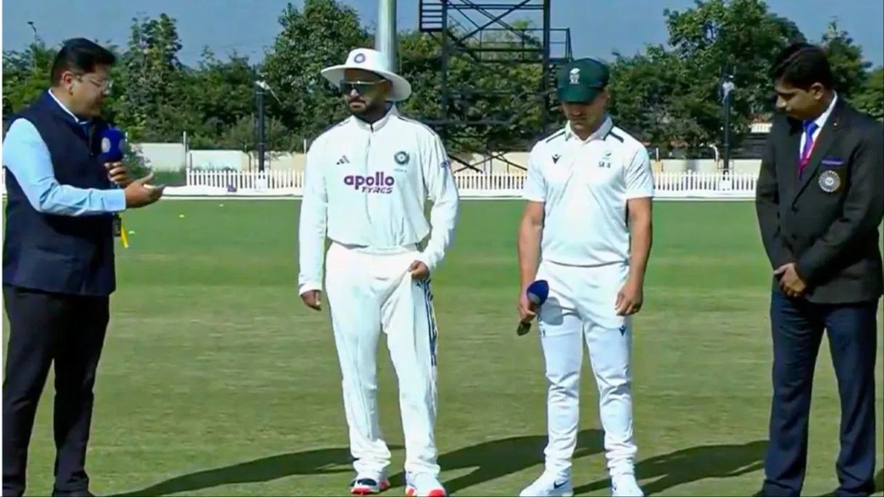 રિષભ પંતે ટોસ જીતીને દક્ષિણ આફ્રિકા A સામે બોલિંગ કરવાનો નિર્ણય લીધો. દક્ષિણ આફ્રિકા A સામેની આ મેચ રિષભ પંત માટે દક્ષિણ આફ્રિકા સામેની ટેસ્ટ શ્રેણી પહેલા મેચ પ્રેક્ટિસનો ભાગ છે. (PC: X/PTI)