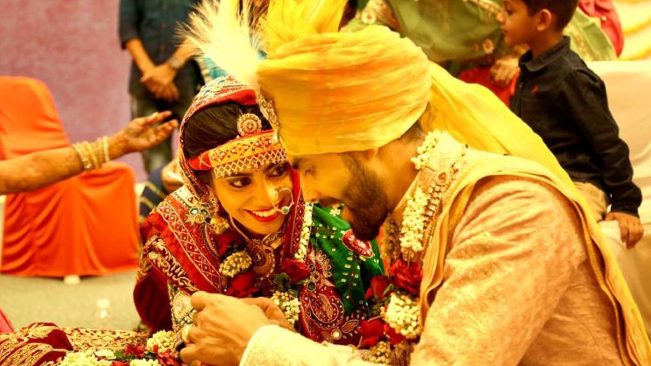 રીવાબા જાડેજા ભારતીય જનતા પાર્ટીના ધારાસભ્ય છે.તેમના પિતાનું નામ હરદેવસિંહ સોલંકી છે. રીવા બાની માતાનું નામ પ્રફુલ્લબા સોલંકી છે.રીવાબા જાડેજા 8 ડિસેમ્બર 2022ના રોજ જામનગર મતવિસ્તારમાંથી વિધાનસભામાં ચૂંટાયા હતા.