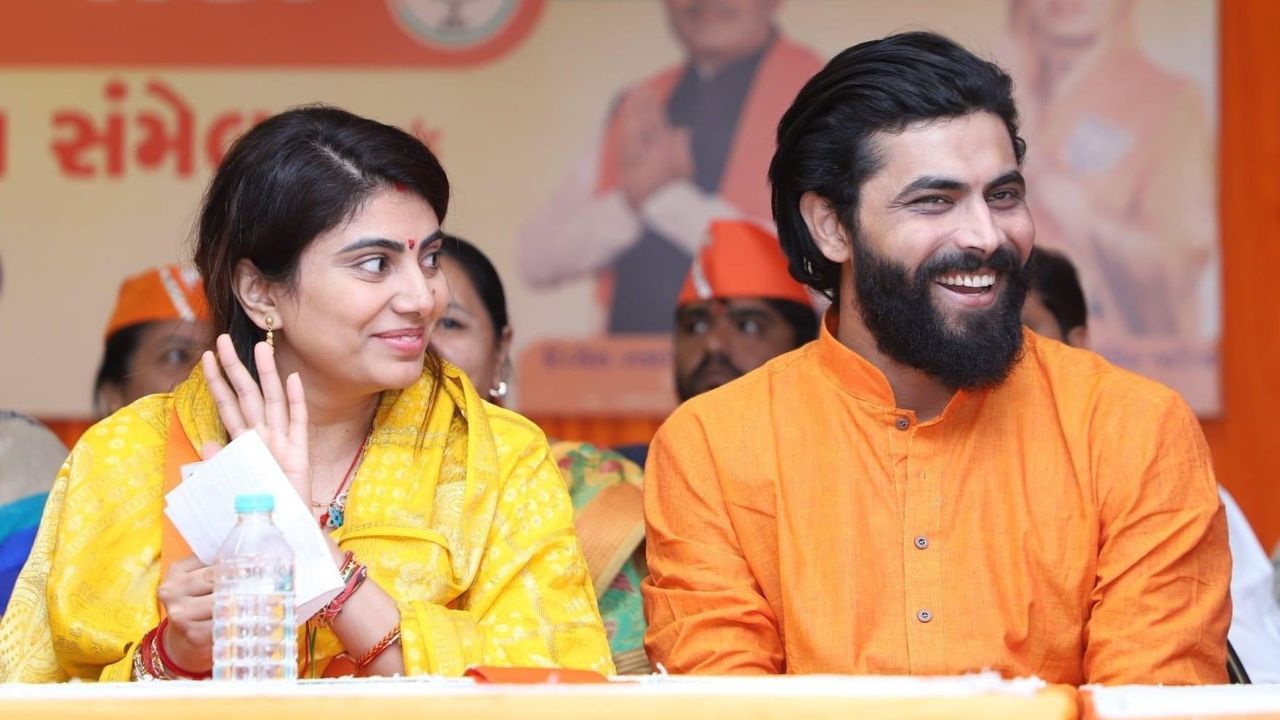 રીવા બા જાડેજાના અભ્યાસ વિશે આપણે વાત કરીએ તો, તેમણે ધોરણ -10નો અભ્યાસ સ્વામી વિવેકાનંદ વિદ્યામંદિર રાજકોટમાંથી પૂર્ણ કર્યો છે. 