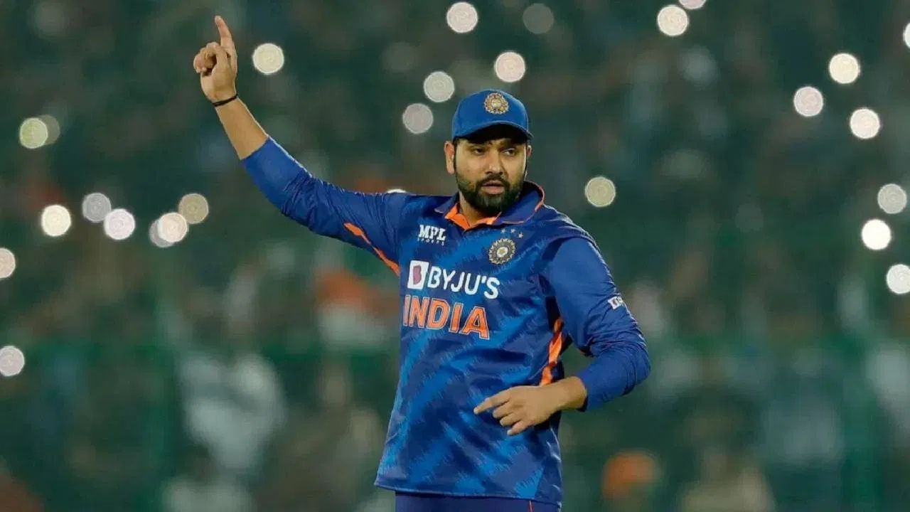 ભારત અને ઓસ્ટ્રેલિયા વચ્ચેની પહેલી ODI પર્થના WACA સ્ટેડિયમમાં રમાશે, જ્યાં રોહિત શર્માનો રેકોર્ડ શાનદાર  છે. રોહિત પહેલાથી જ ઓસ્ટ્રેલિયામાં ODI ફોર્મેટમાં ઘણા રન બનાવી ચૂક્યો છે, પરંતુ પર્થમાં તેનું બેટ ખૂબ ચાલે છે.