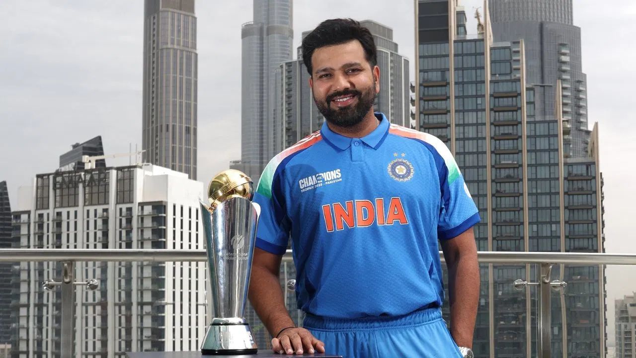 ગંભીર-અગરકરના આગમન બાદ ટીમ ઈન્ડિયાના પૂર્વ કેપ્ટન રોહિત શર્માનું અચાનક પતન શરુ થયું. મે મહિનામાં તેણે અચાનક ટેસ્ટમાંથી નિવૃત્તિ લઈ લીધી. હવે અગરકરે રોહિત પાસેથી ODI કેપ્ટનશીપ છીનવી લીધી છે, જેનાથી કદાચ સ્પષ્ટ થઈ ગયું છે કે આ ફોર્મેટમાં પણ ટીમમાં તેનું સ્થાન અનિશ્ચિત છે.