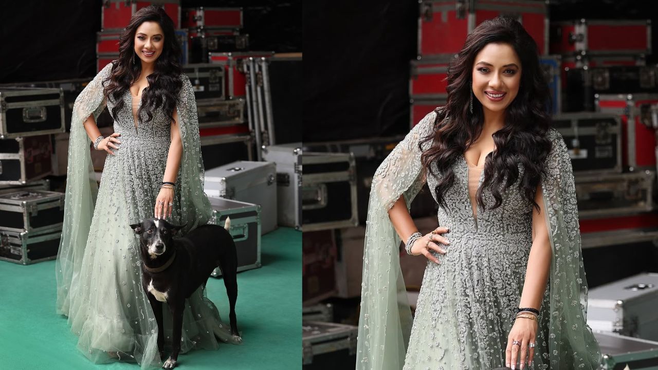 અભિનેત્રીએ છૂટા કર્લી વાળ રાખ્યા છે, ગ્લોસી મેકઅપ અને મેચિંગ ઇયરિંગ્સ સાથે પોતાનો લુક પૂર્ણ કર્યો.