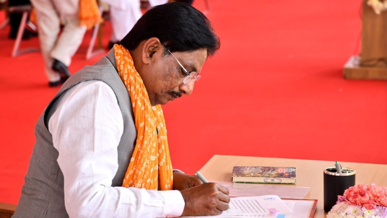 ઋષિકેશ ગણેશભાઈ પટેલ ગુજરાતના એક ભારતીય રાજકારણી છે . તેઓ ગુજરાત સરકારમાં વર્તમાન કેબિનેટ મંત્રી તરીકે સેવા આપી રહ્યા છે . તેઓ ગુજરાત વિધાનસભામાં મહેસાણા જિલ્લાના વિસનગર વિધાનસભા મતવિસ્તારનું પ્રતિનિધિત્વ કરે છે.