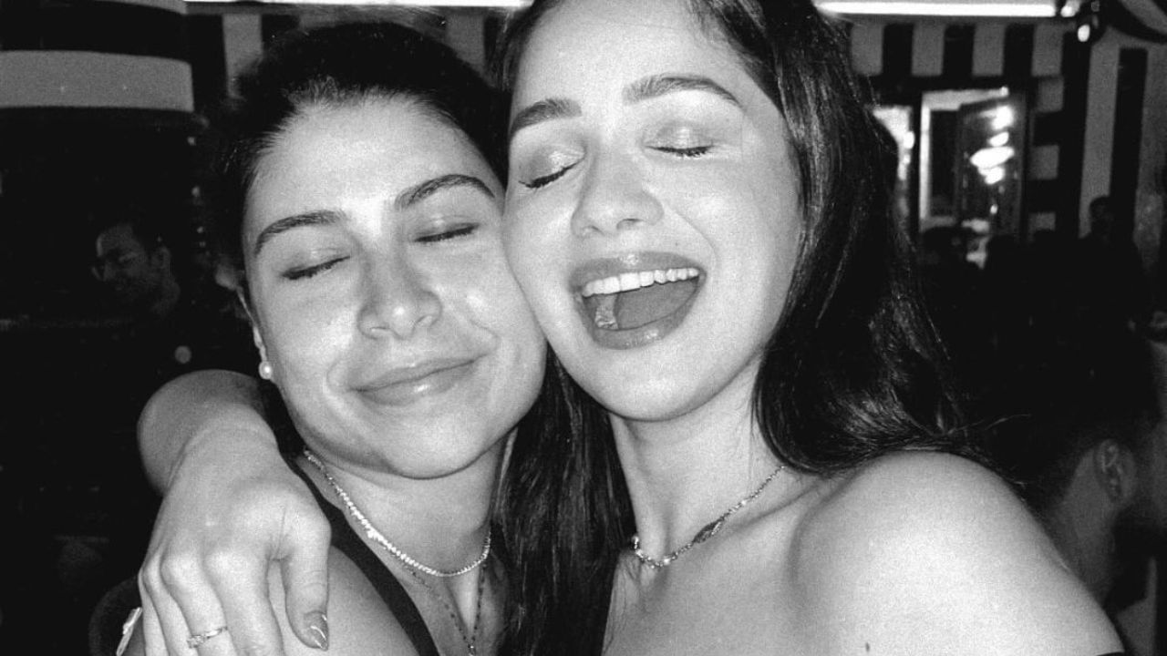 અલીશા અને સારા તેંડુલકર બાળપણના મિત્રો છે. તેઓ લગભગ 23 વર્ષથી સાથે છે. તેઓ એક શાનદાર કેમિસ્ટ્રી શેર કરે છે.