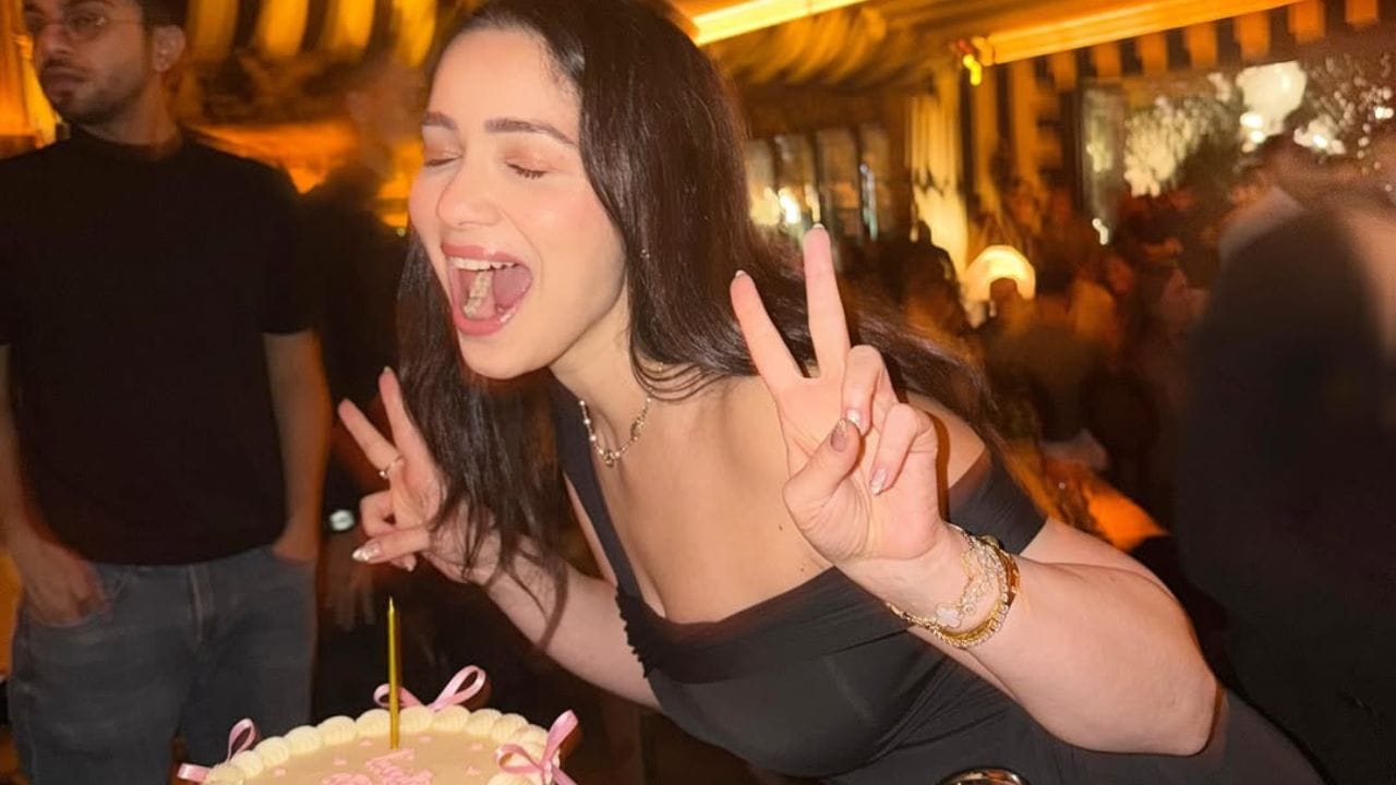 ભારતીય ક્રિકેટના ભગવાન સચિન તેંડુલકરની દીકરી સારા તેંડુલકરનો 12 ઓક્ટોબરે 28મો જન્મદિવસ સેલિબ્રેટ કરે છે. સારાનો જન્મ 12 ઓક્ટોબર, 1997 ના રોજ થયો હતો.