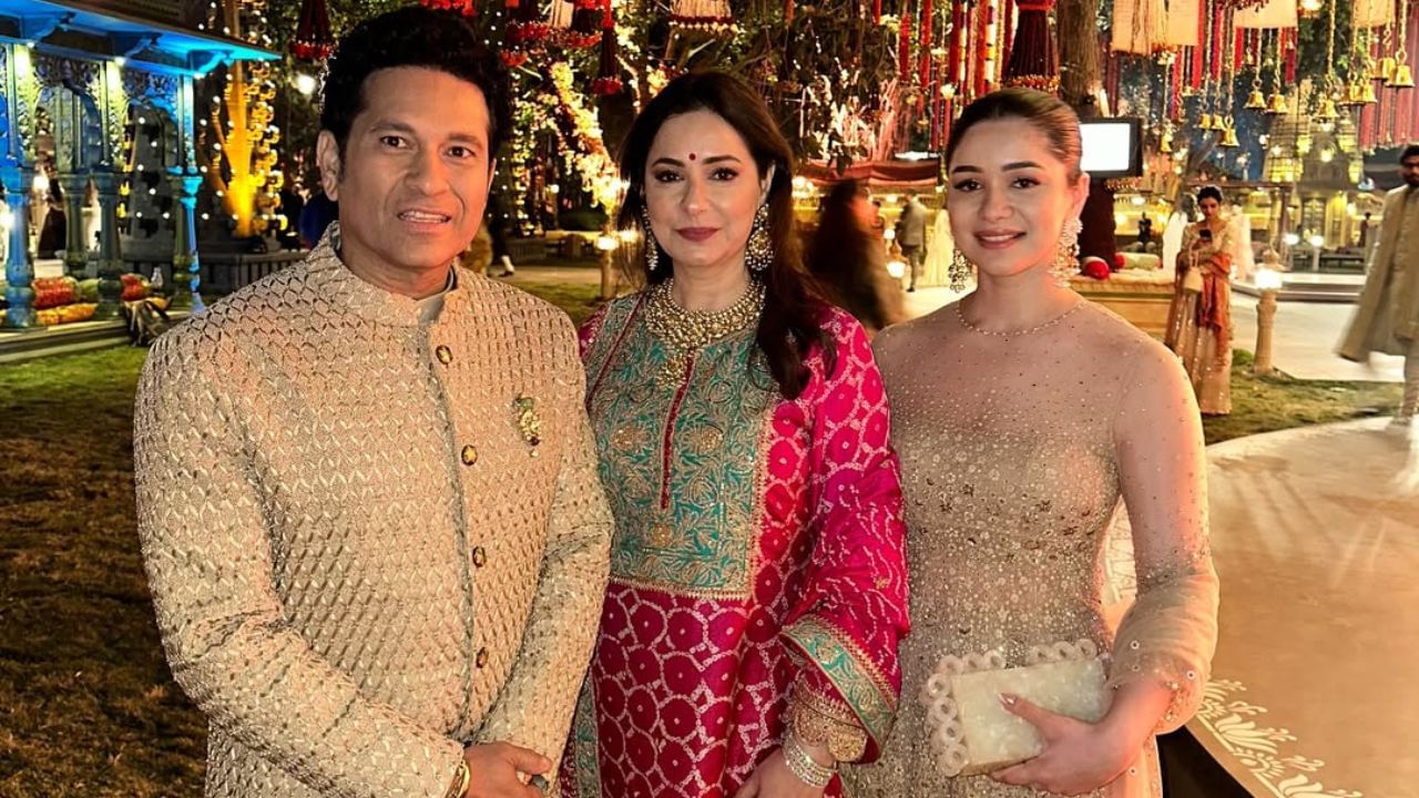 સારા તેંડુલકર મહાન ભારતીય ક્રિકેટર સચિન તેંડુલકરની દીકરી છે.સચિનની દીકરી સારા તેના ભાઈ અર્જુન કરતા મોટી છે.સારા તેંડુલકરનો ભાઈ અર્જુન તેંડુલકર આઈપીએલમાં મુંબઈ ઈન્ડિયન્સની ટીમનો ભાગ છે.