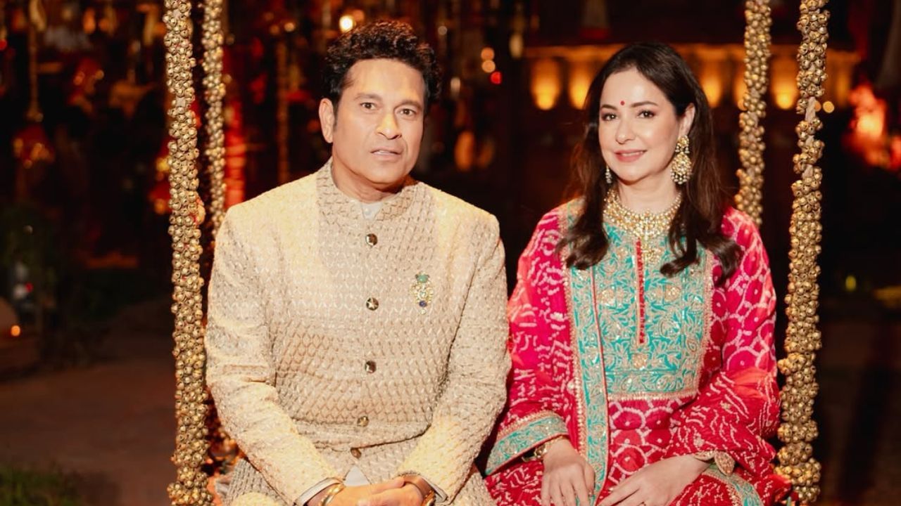 સારા તેંડુલકરે પોતાનો અભ્યાસ ધીરુભાઈ અંબાણી ઈન્ટરનેશનલ સ્કૂલમાંથી પૂર્ણ કર્યો છે. 