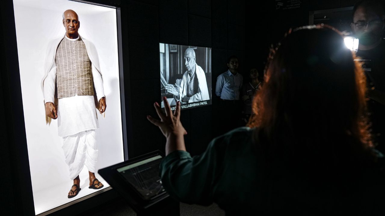  તેમને વકીલાતનો અભ્યાસ કરવા પૈસા બચાવી, ઈંગ્લેન્ડમાં ભણી બૅરિસ્ટર બનવુ હતું. અન્ય વકીલો પાસેથી ચોપડીઓ માંગી પોતાની રીતે ભણીને બે વર્ષમાં પરીક્ષામાં ઉત્તીર્ણ થયાં હતા. 