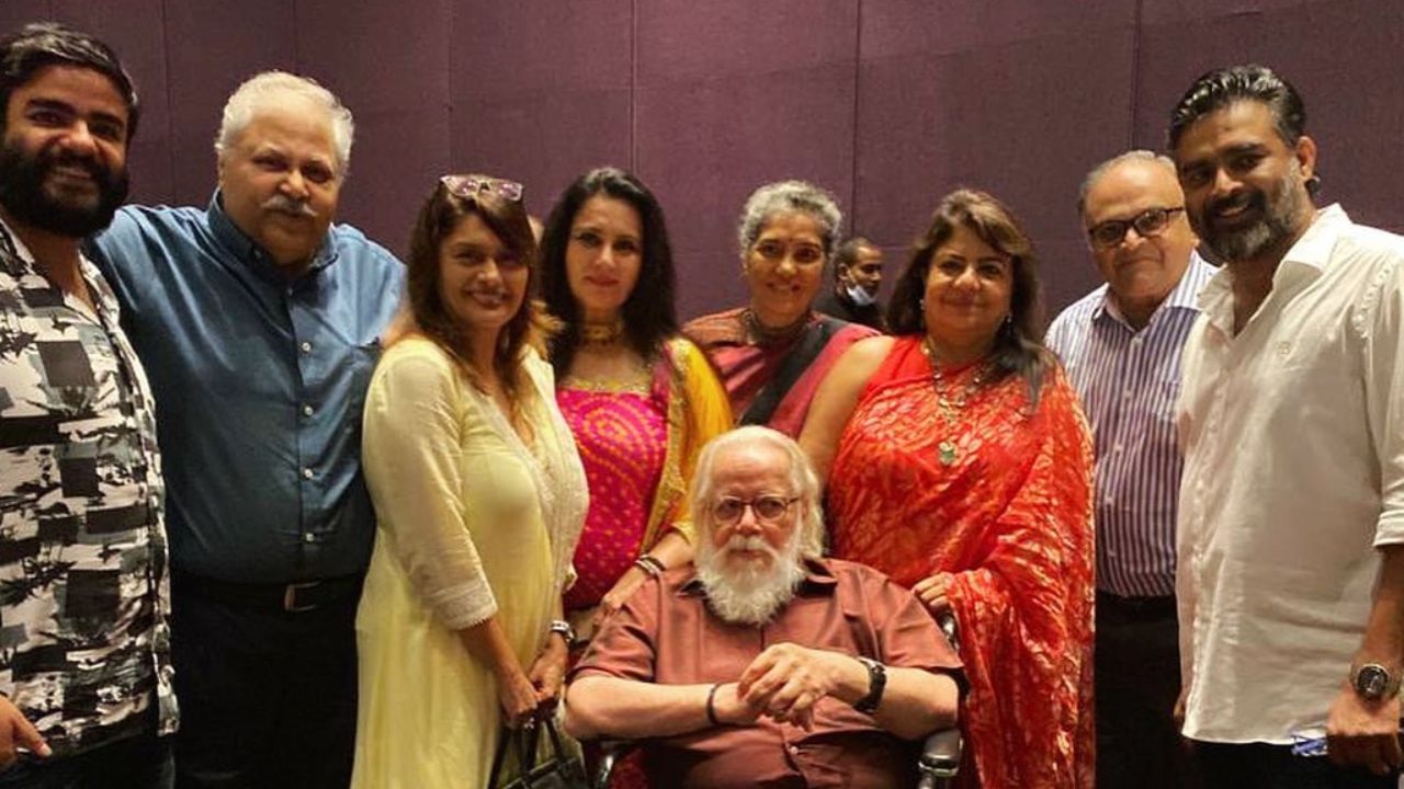 ત્યારબાદ સતીશે મધુના માતાપિતાને મનાવી લીધા. જોકે, આ સરળ નહોતું, કારણ કે સતીશને કેટલીક મુશ્કેલીઓનો સામનો કરવો પડ્યો. અંતે, સતીશે મધુના માતાપિતાને મનાવી લીધા. બંનેની એક મહિનામાં સગાઈ થઈ ગઈ. સગાઈના આઠ મહિના પછી, સતીશે મધુ સાથે લગ્ન કર્યા. 