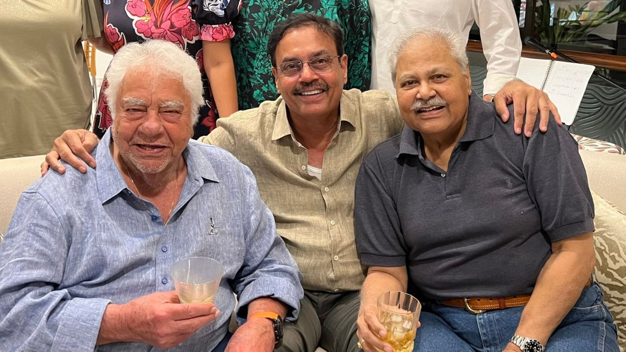 સતીશ રવિલાલ શાહ એક ભારતીય અભિનેતા હતા, જે જાને ભી દો યારો (1983), યે જો હૈ જિંદગી (1984), મૈં હૂં ના (2004), કલ હો ના હો (2003), ફના (2006), અને ઓમ શાંતિ ઓમ (2007) અને કલ્ટ ટેલિવિઝન શો સારાભાઈ વર્સિસ સારાભાઈ જેવી ફિલ્મોમાં તેમની ભૂમિકાઓ માટે જાણીતા હતા.