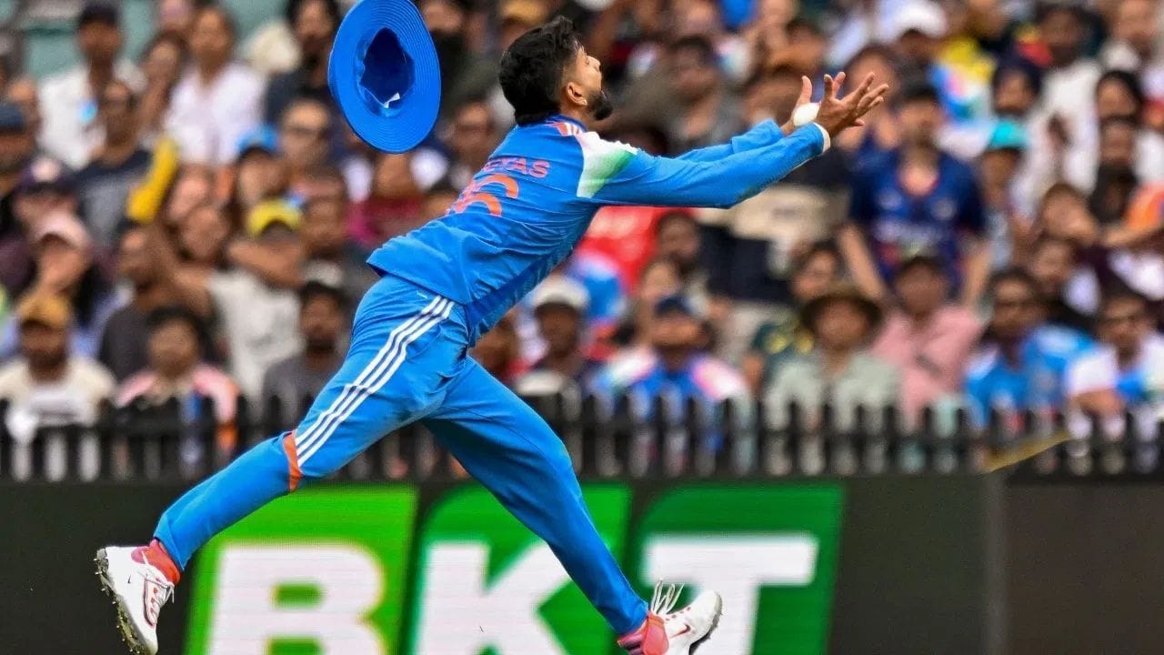 સિડની ODI દરમિયાન ફિલ્ડિંગ કરતી વખતે શ્રેયસ અય્યર ઘાયલ થયો હતો અને તેને ICUમાં દાખલ કરવામાં આવ્યો છે.