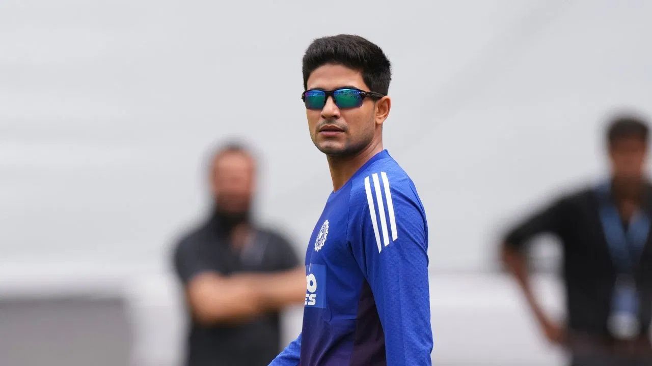 ઓસ્ટ્રેલિયામાં શુભમન ગિલ વનડે ટીમનું નેતૃત્વ કરશે, જેમાં ભારત માટે 50 ઓવરના ફોર્મેટમાં એક નવો યુગ શરૂ થવાનો છે. વેસ્ટ ઈન્ડીઝ સામે ઘરઆંગણે ટેસ્ટ શ્રેણીમાં સફળ જીત બાદ ગિલને આ મહત્વપૂર્ણ જવાબદારી સોંપવામાં આવી છે.