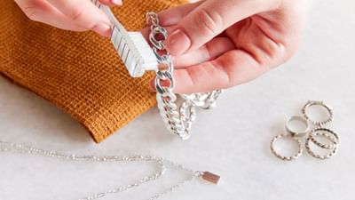 UPPSC પ્રિલિમ્સ પરીક્ષામાં, એક પ્રશ્ન પૂછવામાં આવ્યો હતો: પાયલ, વીંટી, બ્રેસલેટ અથવા વાસણો થોડા સમય પછી કાળા કેમ થાય છે?