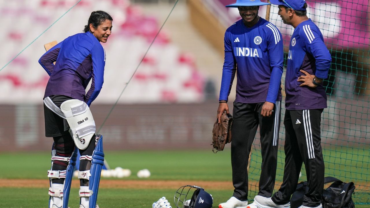 સ્મૃતિ મંધાના વર્લ્ડકપની મેચમાં 1000 રન બનાવવાથી માત્ર 76 રન દુર છે. ભારતના 2 ખેલાડીઓ આ સફળતા પહેલા જ મેળવી ચૂકી છે.