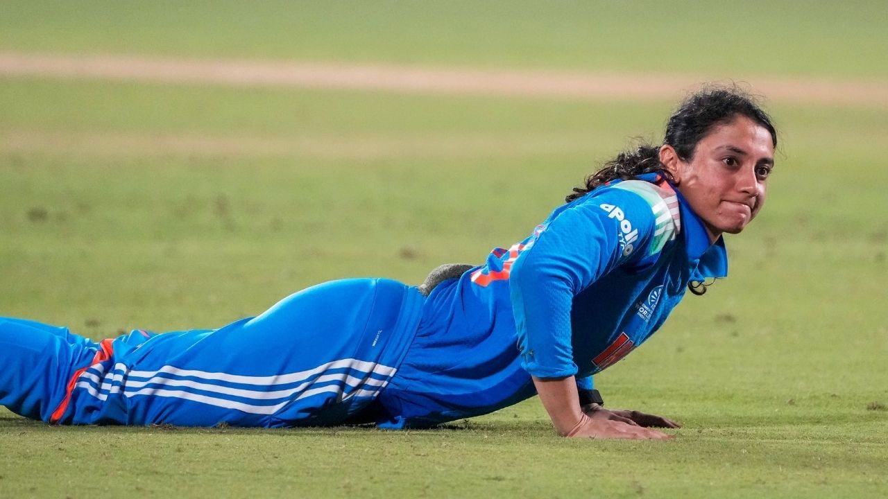 મિતાલી રાજે વર્લ્ડકપની મેચમાં વધારે રન બનાવ્યા છે. તેમજ કેપ્ટન હરમનપ્રીત કૌરના નામે 1027 રન છે. સ્મૃતિ મંધાના પાસે વર્લ્ડકપમાં 924 રન છે અને જો તે 76 રન બનાવી લે છે. તો વર્લ્ડકપમાં 1000 રન પુરા કરનારી ભારતની ત્રીજી મહિલા બેટ્સમેન બનશે.