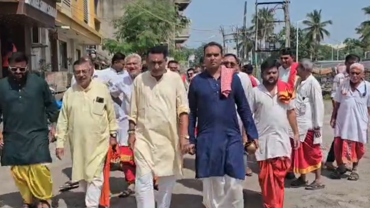 Gir Somnath : સોમનાથ ટ્રસ્ટ અને તીર્થ પુરોહિતો વચ્ચે વિવાદ વકર્યો, અન્નજળનો ત્યાગ કરી વિરોધ પ્રદર્શન, જુઓ Video