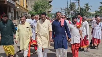 Gir Somnath : સોમનાથ ટ્રસ્ટ અને તીર્થ પુરોહિતો વચ્ચે વિવાદ વકર્યો, અન્નજળનો ત્યાગ કરી વિરોધ પ્રદર્શન, જુઓ Video Gir Somnath : સોમનાથ ટ્રસ્ટ અને તીર્થ પુરોહિતો વચ્ચે વિવાદ વકર્યો, અન્નજળનો ત્યાગ કરી વિરોધ પ્રદર્શન, જુઓ Video