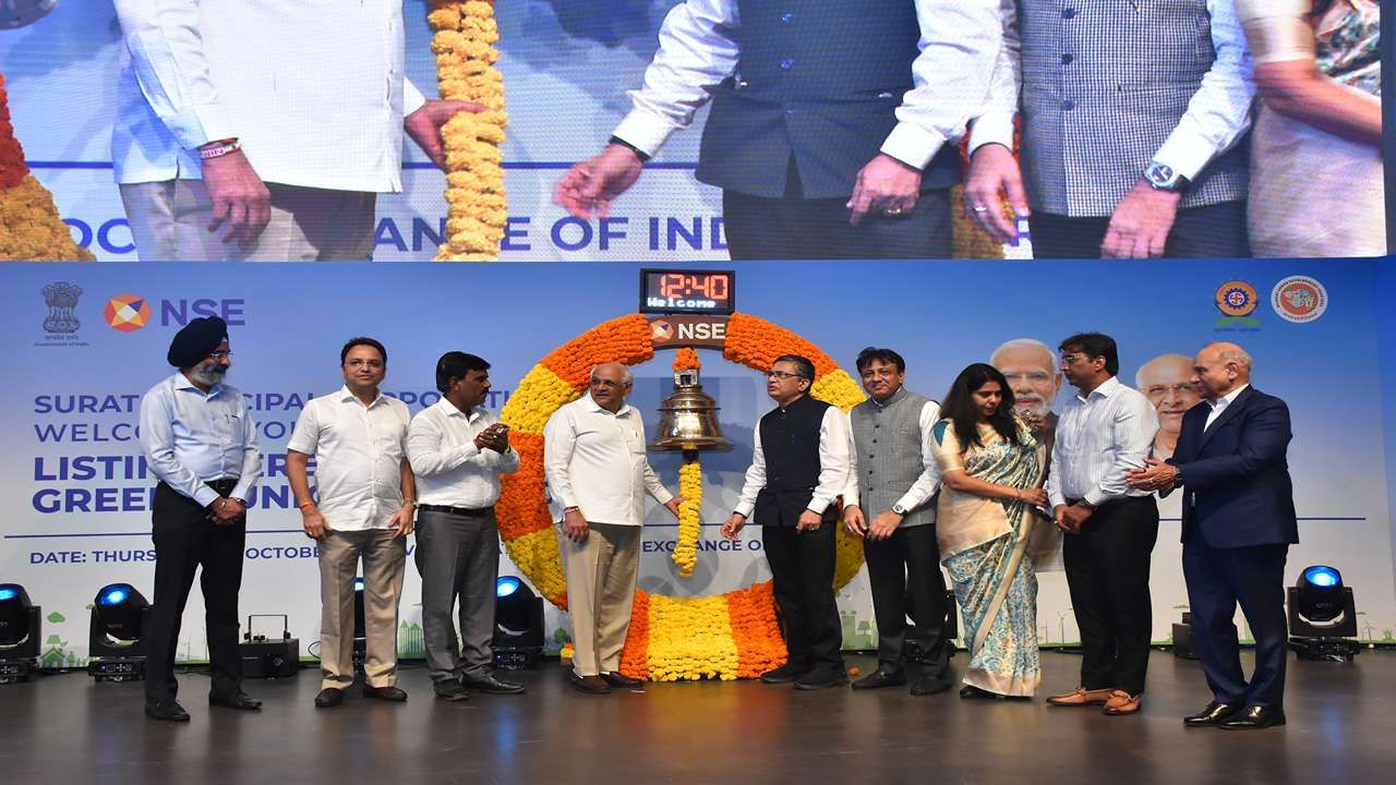  સુરત મહાનગરપાલિકા દ્વારા રૂા. 200 કરોડના લીસ્ટેડ, ટેક્ષેબલ, રીડીમેબલ, સીકયોર્ડ નોન કન્વર્ટીબલ મ્યુનિસિપલ બોડ ડીબેન્ચર સ્વરૂપે ઇસ્યુ બહાર પાડવામાં આવ્યા હતા. 