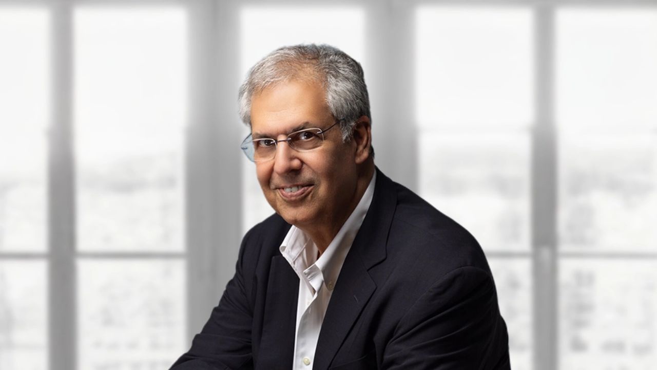 ટાટા નામ ટાટા જૂથ માટે સૌથી વધુ જાણીતું છે. તેના સ્થાપક જમશેદજી ટાટા (1839-1904) હતા. તેમણે ભારતમાં આધુનિક ઉદ્યોગનો પાયો નાખ્યો, અને પરિવારે ભારતના ઔદ્યોગિક વિકાસમાં મહત્વપૂર્ણ યોગદાન આપ્યું.