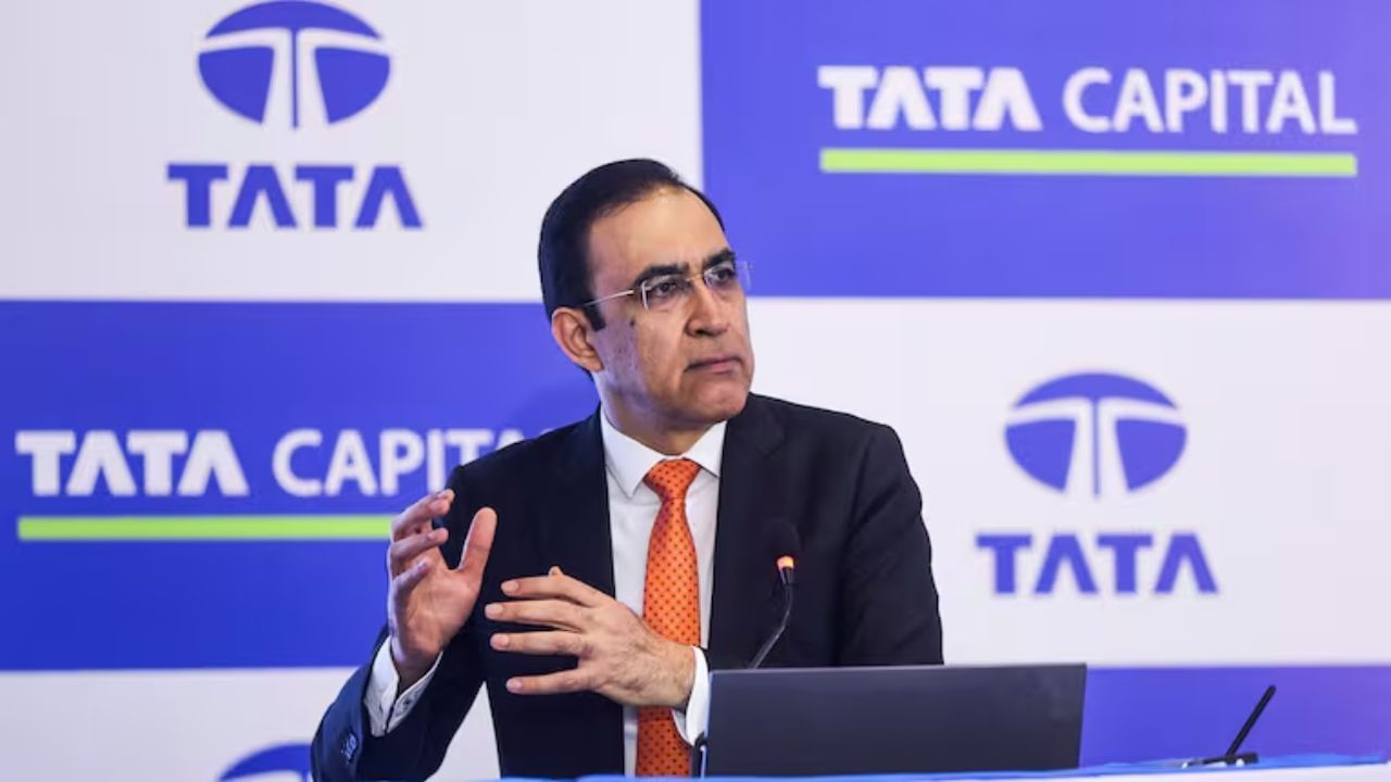 જે રોકાણકારો એ પૈસા નથી લગાવ્યા તે બચી ગયા છે પણ જેમણે પૈસા લગાવ્યા છે તેઓને શેરમાં કોઈ જ પ્રોફીટ ના દેખાતા આઘાત લાગ્યો છે. જોકે સમાચાર લખતા સુધી NSE પર ભાવ ઘટીને ₹327.25ની આસપાસ ફરી રહ્યો છે થયો, જેનો અર્થ એ થયો કે IPO રોકાણકારો હવે માત્ર 0.92% નફામાં છે.