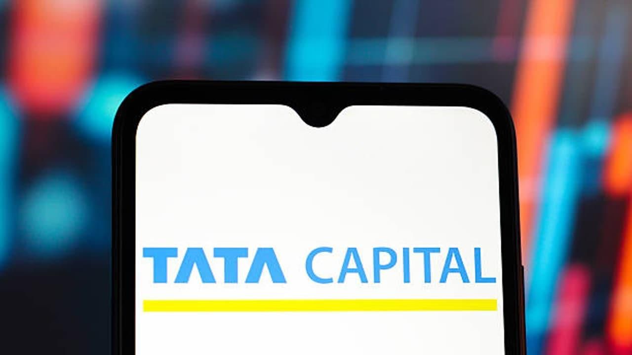 ટાટા કેપિટલ એક NBFC છે જે ગ્રાહક લોન, કોમર્શિયલ ફાઇનાન્સ, વેલ્થ મેનેજમેન્ટ, ઈન્વેસ્ટમેન્ટ બેંકિંગ, પ્રાઈવેટ ઇક્વિટી અને ફાઇનાન્સ જેવી સેવાઓ પ્રદાન કરે છે. તેના રાષ્ટ્રવ્યાપી વિતરણ નેટવર્કમાં 27 રાજ્યો અને કેન્દ્રશાસિત પ્રદેશોમાં 1,109 સ્થળોએ સ્થિત 1,516 શાખાઓનો સમાવેશ થાય છે.