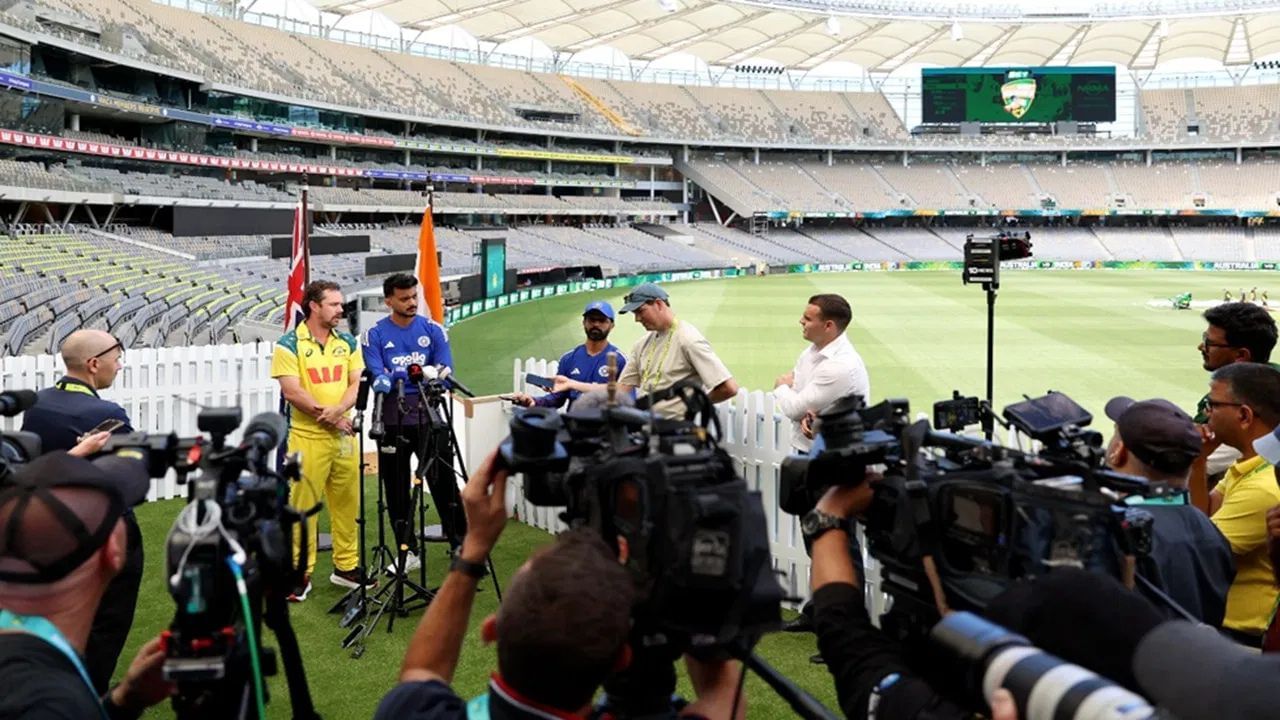 એપોલો ટાયર્સે BCCI સાથે ₹579 કરોડ (US$1.7 બિલિયન)નો કરાર કર્યો છે. આ કરાર 2027 સુધી માન્ય છે. એપોલો ટાયર્સ દરેક મેચ માટે BCCIને ₹4.5 કરોડ (US$1.7 બિલિયન) ચૂકવશે.