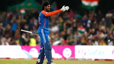 તિલક વર્મા હાલમાં પૂર્ણ થયેલા એશિયા કપ 2025માં ભારતની જીતનો હીરો રહ્યો હતો. તેમણે ફાઈનલમાં પાકિસ્તાન સામે શાનદાર પ્રદર્શન કર્યું હતુ.પરંતુ શું તમે જાણો છો કે, પાકિસ્તાનને હરાવી ભારતને એશિયા કપ 2025ની ચેમ્પિયન બનાવનાર તિલક વર્મા આ ન કરી શકત જો 3 વર્ષ પહેલા આકાશ અંબાણી અને જય શાહે તેનો જીવ બચાવ્યો ન હોત.