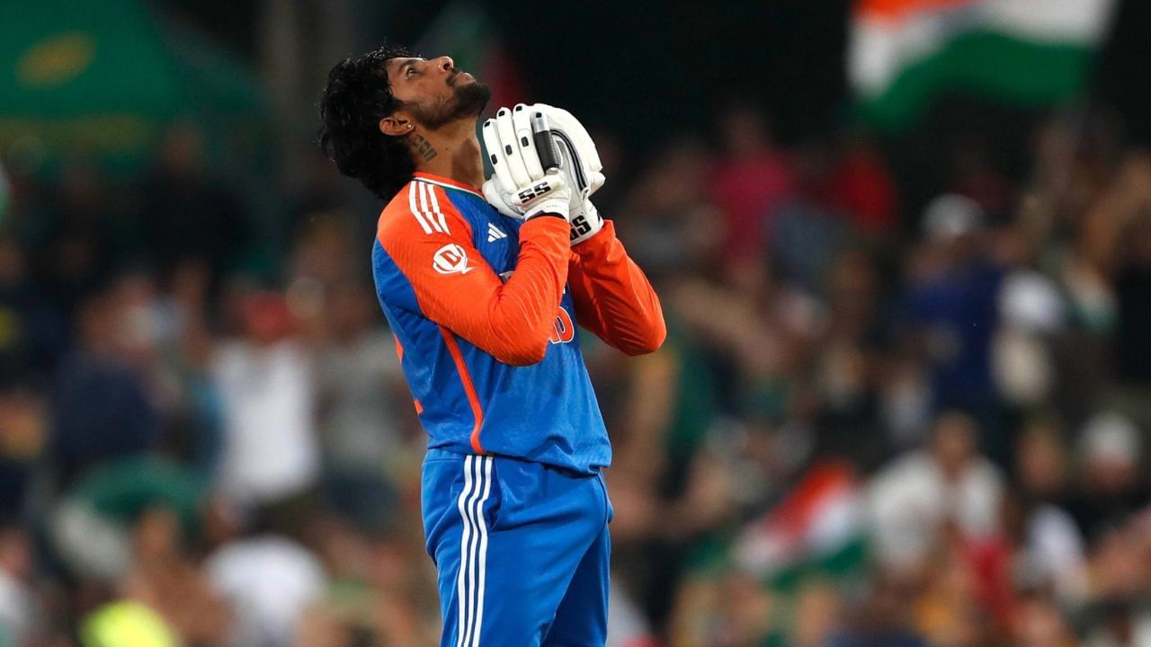 બેટિંગ કરતી વખતે, તેને રેબડોમાયોલિસિસ થયો, જે એક સંભવિત જીવલેણ બીમારી છે જે સ્નાયુઓના તુટવાનું કારણ બને છે અને લોહીના પ્રવાહમાં માયોગ્લોબિન નામનું રસાયણ મુક્ત કરે છે, જે કિડનીને સીધું નુકસાન પહોંચાડે છે.