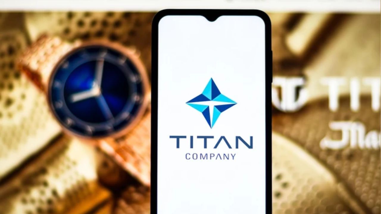 UBS અપેક્ષા રાખે છે કે ટાઇટનની કમાણીમાં નોંધપાત્ર ઉછાળો જોવા મળશે. બ્રોકરેજ અનુસાર, કંપનીની આવક FY26 માં 46% અને FY27 માં 21% વધવાની અપેક્ષા છે. આ વૃદ્ધિ તમામ મુખ્ય વ્યવસાયિક ક્ષેત્રોમાં મજબૂત ગતિ દ્વારા પ્રેરિત થશે.