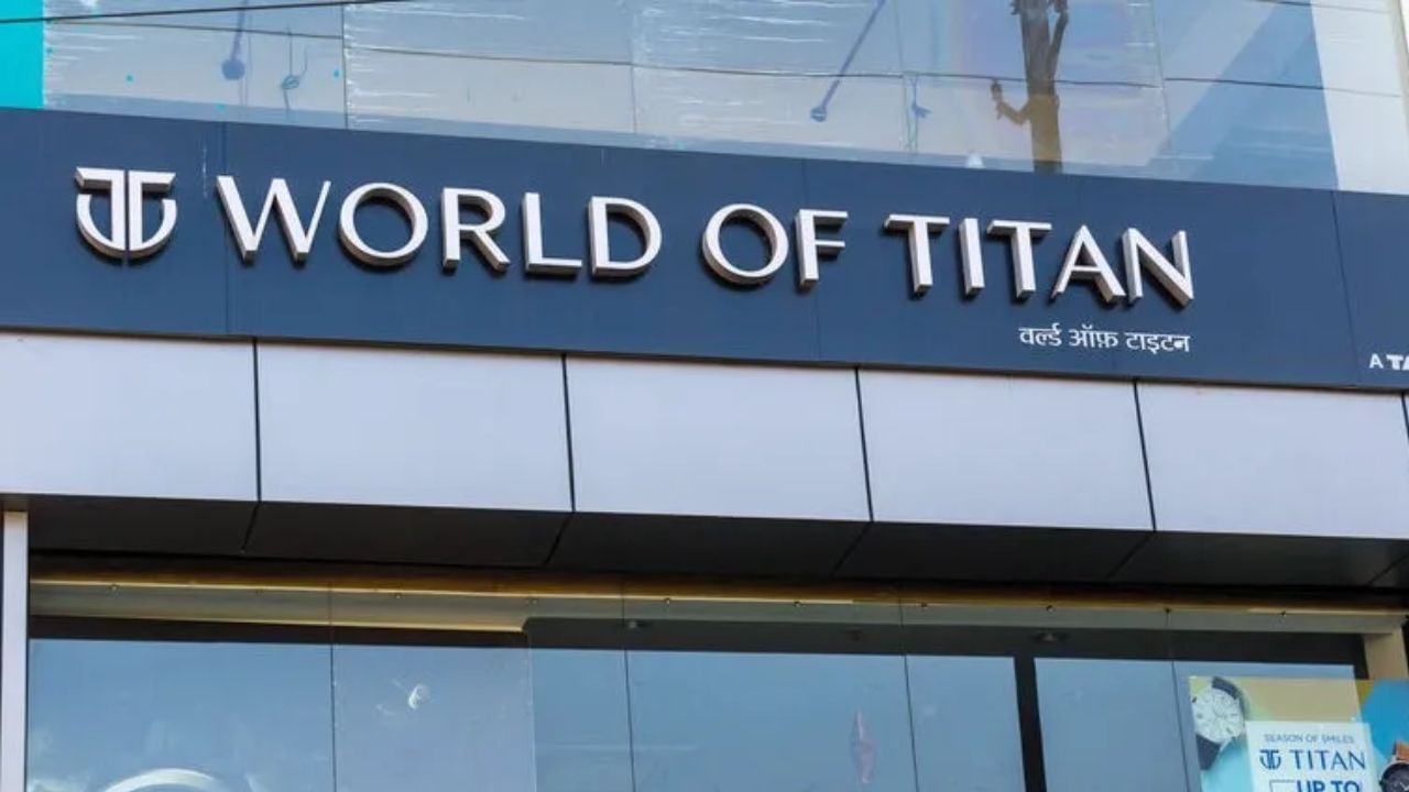 મંગળવારે ખાસ મુહૂર્ત ટ્રેડિંગ સત્ર દરમિયાન ટાઇટનના શેર 0.23% ઘટીને ₹3,728.95 પર બંધ થયા. જોકે, ગયા મહિનામાં શેરમાં આશરે 8.4%નો વધારો થયો છે અને વર્ષની શરૂઆતથી અત્યાર સુધીમાં 15% વળતર મળ્યું છે.