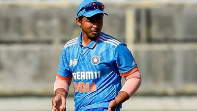 વૈભવ સૂર્યવંશી હવે બિહારની રણજી ટીમનો વાઈસ કેપ્ટન બન્યો છે. 14 વર્ષની ઉંમરે, વૈભવ સૂર્યવંશી રણજી ટીમનો વાઈસ કેપ્ટન બનનાર સૌથી યુવા ખેલાડી છે. બિહારની ટીમ 15 ઓક્ટોબરથી 2025-26 રણજી ટ્રોફીમાં તેના અભિયાનની શરૂઆત કરશે. 