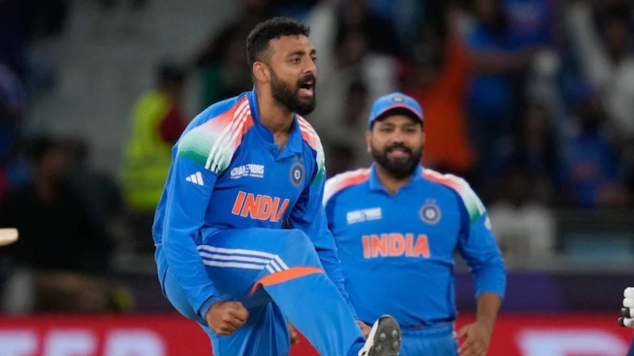 ઓસ્ટ્રેલિયા પ્રવાસ માટે ભલે વરુણ ચક્રવર્તીની ODI ટીમમાં પસંદગી ન થઈ હોય, પરંતુ તેને T20I શ્રેણી માટે પસંદ કરવામાં આવ્યો છે. તેણે તાજેતરના T20I એશિયા કપમાં પણ સારું પ્રદર્શન કર્યું હતું. ઓસ્ટ્રેલિયા સામેની શ્રેણીમાં વરુણ ચક્રવર્તીની ભૂમિકા મહત્વપૂર્ણ રહેશે. (All Photo Credit : PTI / GETTY)