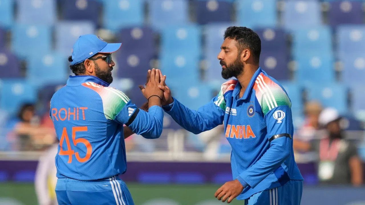 ચક્રવર્તીએ ચેમ્પિયન્સ ટ્રોફી 2025માં પોતાની સફળતાનો  શ્રેય રોહિતને આપ્યો. 7 ઓક્ટોબરે મુંબઈમાં CEAT એવોર્ડ સમારોહમાં T20 ઈન્ટરનેશનલ બોલર ઓફ ધ યર તરીકે પસંદ કરાયેલા ચક્રવર્તીએ કહ્યું કે તેને ચેમ્પિયન્સ ટ્રોફીમાં પસંદગીની અપેક્ષા નહોતી. તે રોહિતનો આભારી છે કે તેણે વિશ્વાસ કર્યો અને તક આપી.