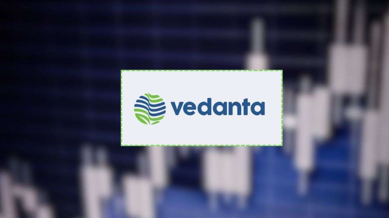 વેદાંતાએ અગાઉ જણાવ્યું હતું કે ડિમર્જર પછી, તેના હાલના વ્યવસાયોને છ સ્વતંત્ર કંપનીઓમાં વિભાજિત કરવામાં આવશે: વેદાંતા એલ્યુમિનિયમ, વેદાંતા ઓઇલ એન્ડ ગેસ, વેદાંતા પાવર, વેદાંતા સ્ટીલ અને ફેરસ મટિરિયલ્સ, વેદાંતા બેઝ મેટલ્સ અને વેદાંતા લિમિટેડ. જો કે, કંપનીએ પાછળથી તેની યોજના બદલી અને બેઝ મેટલ્સ અંડરટેકિંગને પેરેન્ટ કંપનીમાં રાખવાનો નિર્ણય લીધો. વેદાંતાની પેરેન્ટ કંપની, વેદાંતા રિસોર્સિસ લિમિટેડ (VRL) એ ઓક્ટોબરમાં બોન્ડ દ્વારા $500 મિલિયન એકત્ર કર્યા. આ રકમનો ઉપયોગ નજીકના ગાળાના દેવાની ચુકવણી માટે કરવામાં આવશે.