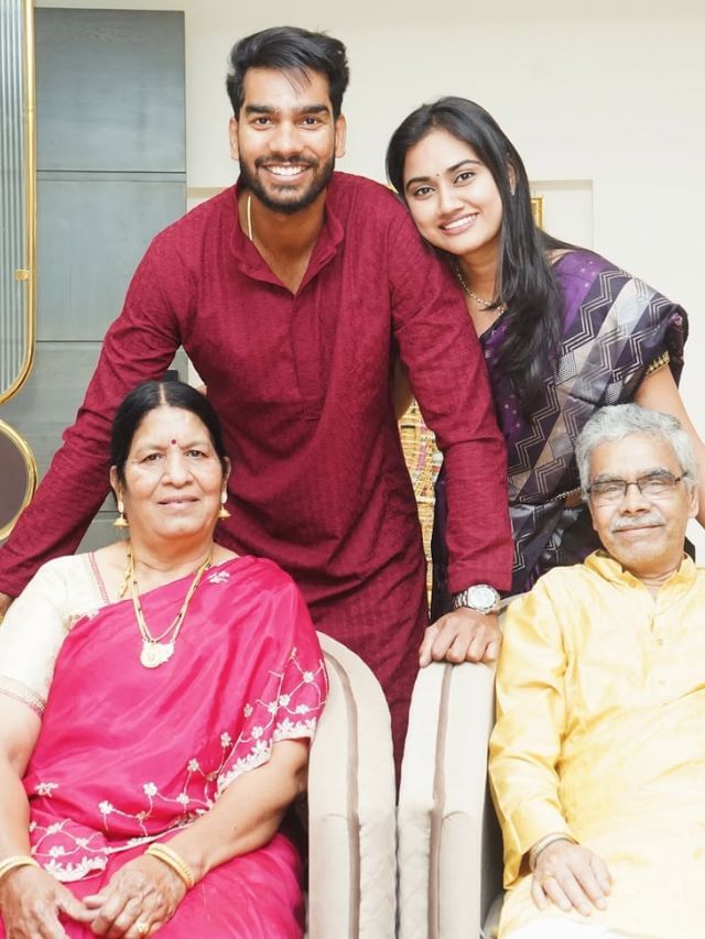 ટીમ ઈન્ડિયાનો સૌથી વધારે ભણેલા ગણેલા ક્રિકેટરનો પરિવાર જુઓ