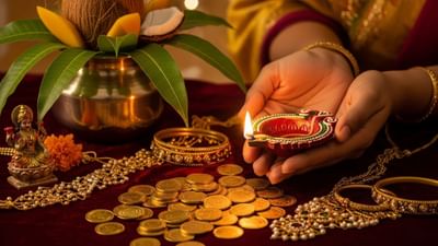 આ વર્ષે ધનતેરસ 18 ઓક્ટોબર, શનિવારે ઉજવાશે. આ તહેવાર ફક્ત સંપત્તિ અને સમૃદ્ધિ માટે જ નહીં, પરંતુ ધાર્મિક અને જ્યોતિષીય દ્રષ્ટિએ પણ અત્યંત શુભ માનવામાં આવે છે. ખાસ વાત એ છે કે આ વર્ષે ધનતેરસ પર બે શુભ યોગ બની રહ્યા છે. પ્રથમ, દુર્લભ બ્રહ્મ યોગ મોડી રાત્રે સર્જાશે, જે ઘરની સમૃદ્ધિ, વ્યવસાયમાં પ્રગતિ અને સકારાત્મક ઉર્જા લાવશે. બીજો, શુભ શિવવાસ યોગ, પરિવારમાં શાંતિ, સૌભાગ્ય અને સમૃદ્ધિ વધારશે. આ બંને યોગોના પ્રભાવથી ચાર રાશિના લોકો માટે વિશેષ લાભની શક્યતા છે. ચાલો જાણીએ તે રાશિઓ કઈ કઈ છે. ( Credits: AI Generated )