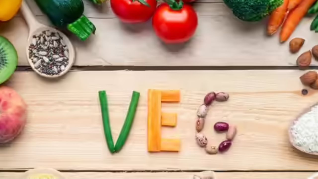 શું વિટામિન ડી સપ્લિમેન્ટ્સ માત્ર જરૂરિયાત છે કે ટ્રેન્ડ?: ઘણા લોકો પરીક્ષણ વિના વિટામિન ડીની ગોળીઓ લેવાનું શરૂ કરે છે, જાણે કે તે જાદુઈ રીતે તેમના સ્વાસ્થ્યમાં સુધારો કરશે. જોકે, વાસ્તવિકતા એ છે કે વિટામિન ડીની જરૂરિયાતો વ્યક્તિએ વ્યક્તિએ બદલાય છે. સ્તર નક્કી કરવાનો સૌથી સરળ રસ્તો રક્ત પરીક્ષણ દ્વારા છે. 
