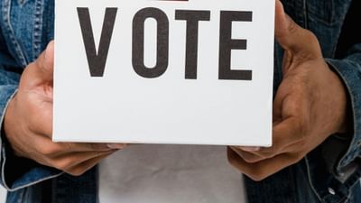 ભારતમાં, લોકોને પોતાની સરકાર પસંદ કરવાનો અધિકાર છે. આપણા દેશમાં, 18 વર્ષ કે તેથી વધુ ઉંમરના કોઈપણ વ્યક્તિને મતદાન કરવાનો અધિકાર છે. જોકે, તમને કદાચ ખબર નહીં હોય કે આપણા દેશમાં કેટલાક લોકો એવા છે જેમને નાગરિક હોવા છતાં, મતદાન કરવાનો અધિકાર નથી.